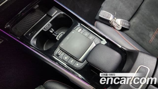 Mercedes-Benz GLB-Class 2021 — Şəkil 18/20
