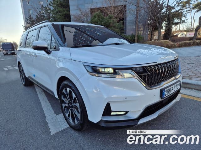 Kia Carnival 2023 — ფოტო 2/20