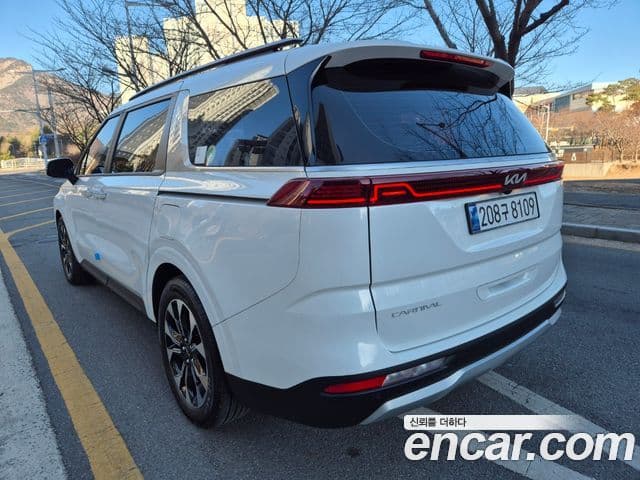Kia Carnival 2023 — ფოტო 4/20