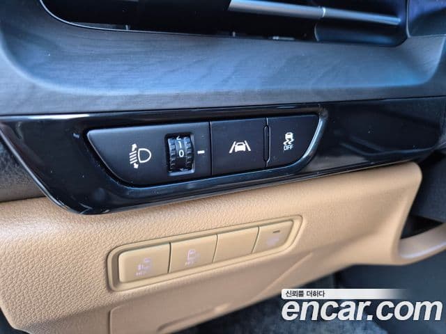 Kia Carnival 2023 — ფოტო 6/20