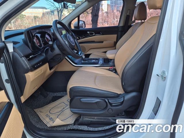 Kia Carnival 2023 — ფოტო 7/20