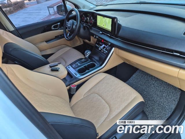 Kia Carnival 2023 — фото 13 из 20
