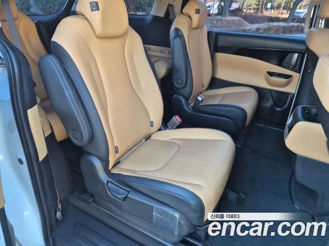Kia Carnival 2023 — фото 14 из 20