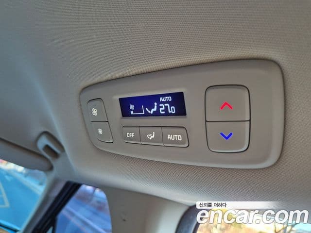 Kia Carnival 2023 — ფოტო 17/20