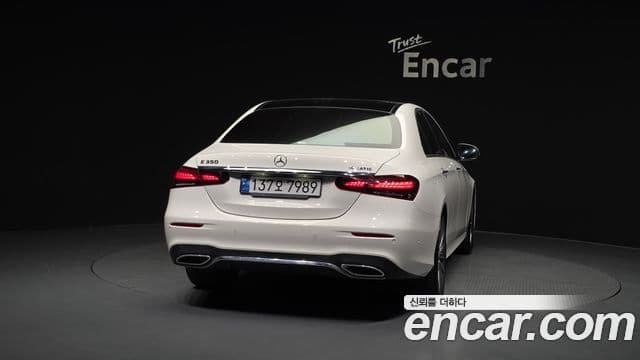 Mercedes-Benz E-Class 2022 — ფოტო 4/20