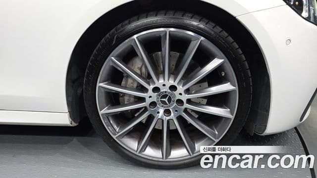 Mercedes-Benz E-Class 2022 — ფოტო 5/20