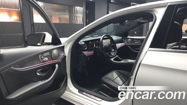 Mercedes-Benz E-Class 2022 — ფოტო 10/20
