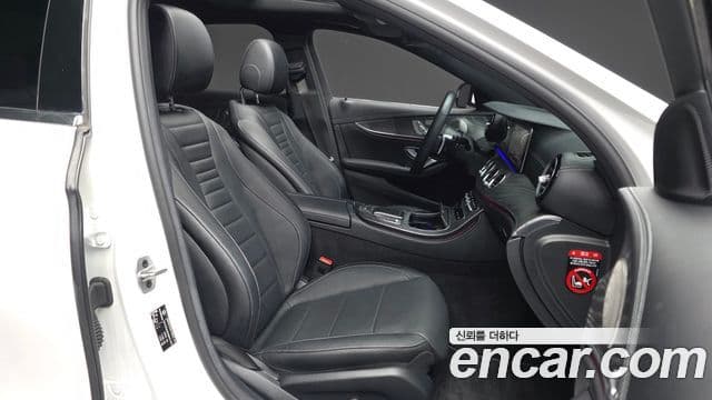 Mercedes-Benz E-Class 2022 — ფოტო 11/20