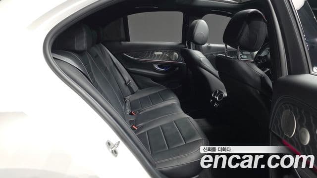 Mercedes-Benz E-Class 2022 — ფოტო 12/20