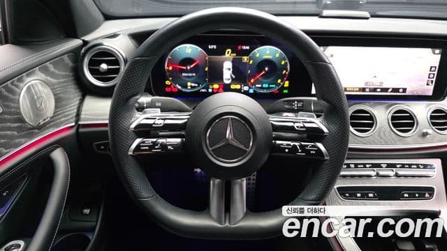 Mercedes-Benz E-Class 2022 — ფოტო 13/20
