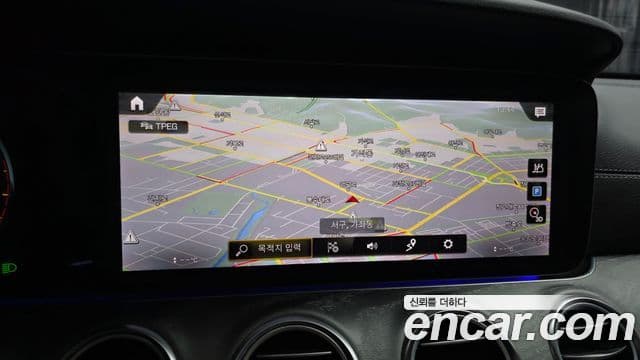 Mercedes-Benz E-Class 2022 — ფოტო 14/20