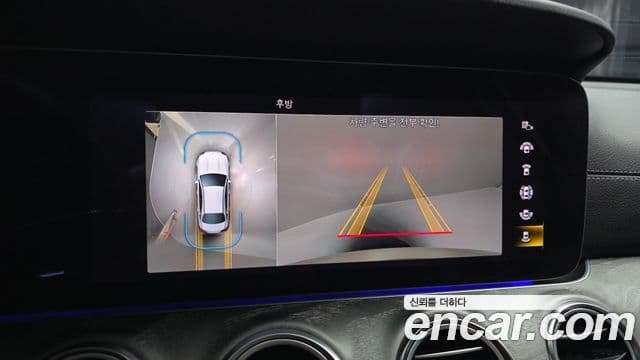 Mercedes-Benz E-Class 2022 — ფოტო 15/20