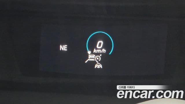 Mercedes-Benz E-Class 2022 — ფოტო 17/20