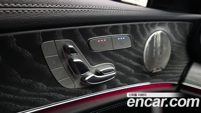 Mercedes-Benz E-Class 2022 — ფოტო 18/20