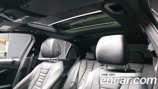 Mercedes-Benz E-Class 2022 — ფოტო 19/20