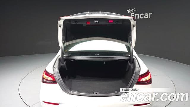 Mercedes-Benz E-Class 2022 — ფოტო 20/20