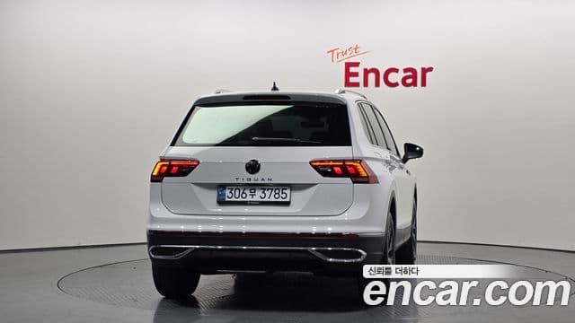 Volkswagen Tiguan 2024 — Photo 8/20