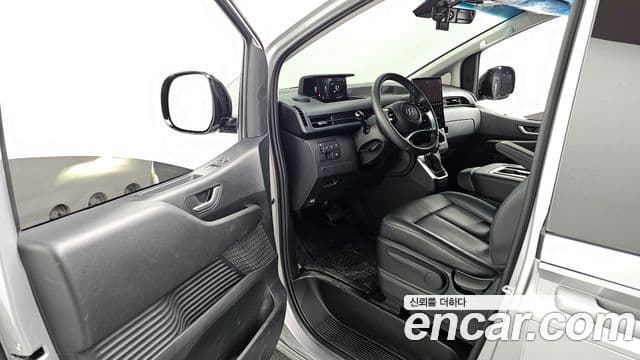 Hyundai Staria 2023 — Фото 10/20