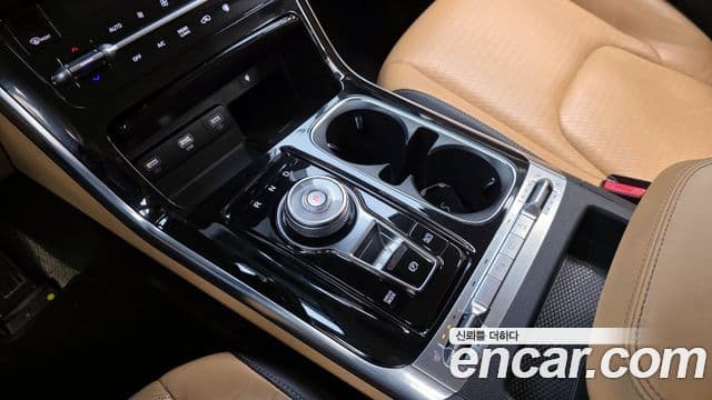 Kia Carnival 2021 — фото 9 из 20
