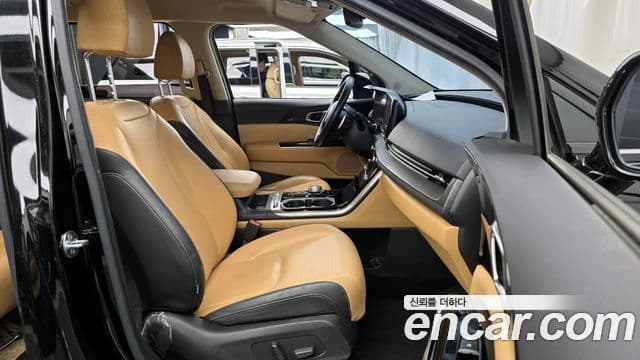 Kia Carnival 2021 — фото 11 из 20