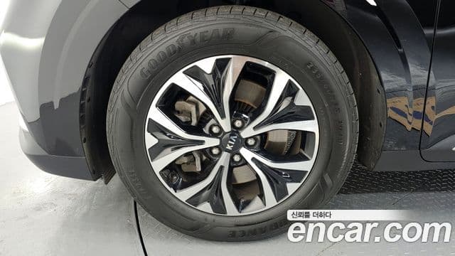 Kia Carnival 2021 — Фото 5/20