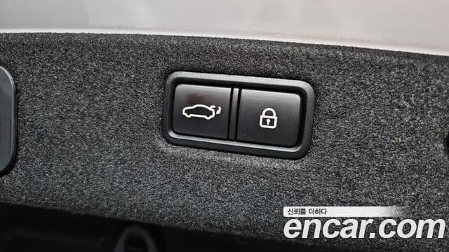 Genesis G70 2019 — ფოტო 19/20