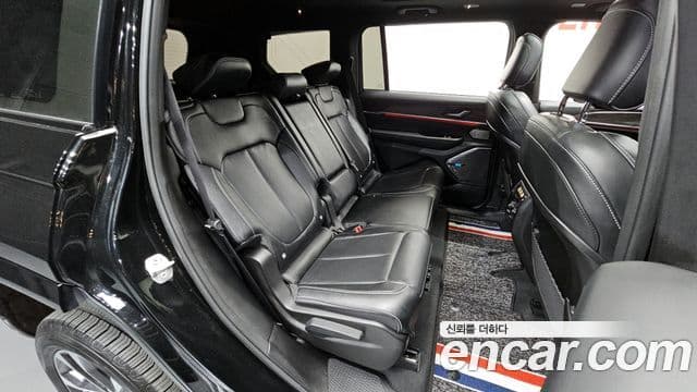 Jeep Grand Cherokee 2022 — ფოტო 12/20