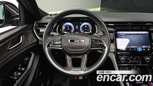 Jeep Grand Cherokee 2022 — ფოტო 13/20