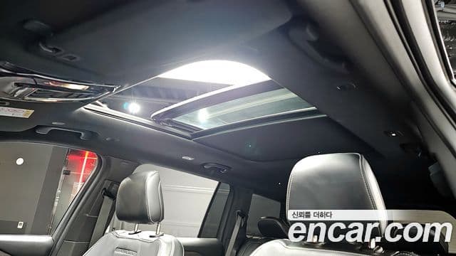 Jeep Grand Cherokee 2022 — ფოტო 19/20