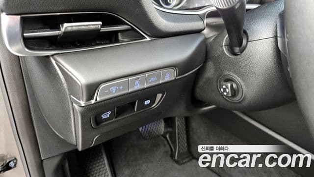 Genesis GV80 2021 — ფოტო 17/20