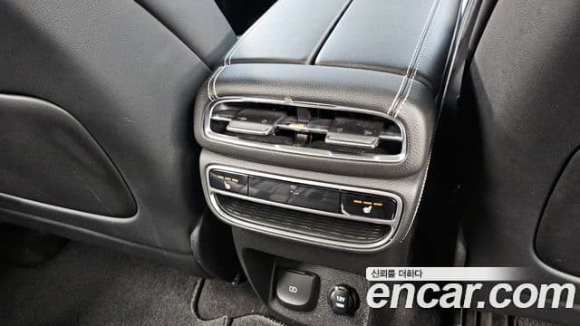 Genesis GV80 2021 — ფოტო 19/20