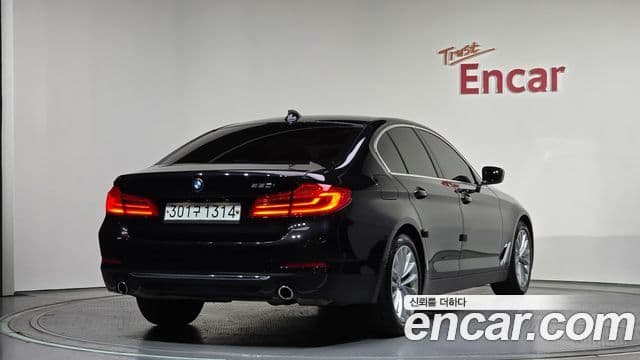 BMW 5 Series 2019 — Şəkil 14/20