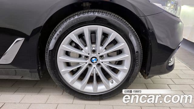 BMW 5 Series 2019 — Şəkil 11/20