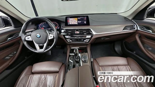 BMW 5 Series 2019 — Şəkil 8/20