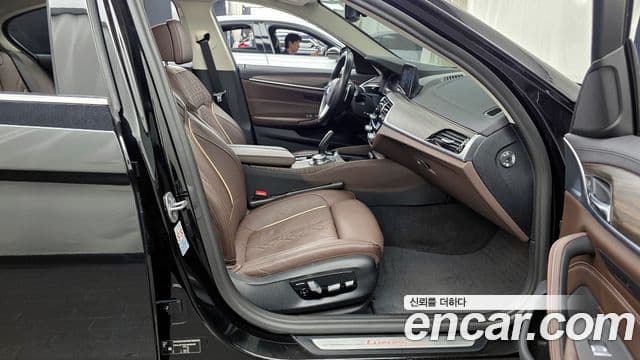 BMW 5 Series 2019 — Şəkil 9/20