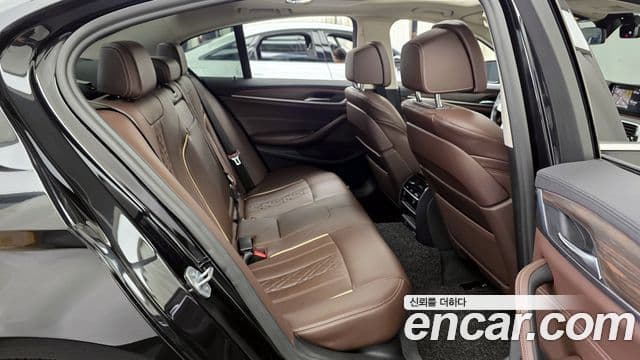 BMW 5 Series 2019 — Şəkil 18/20