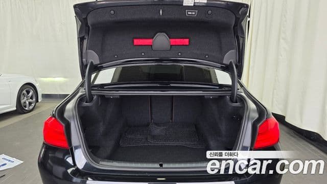 BMW 5 Series 2019 — Şəkil 19/20