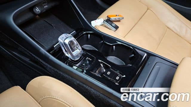 Volvo XC40 2020 — фото 7 из 20