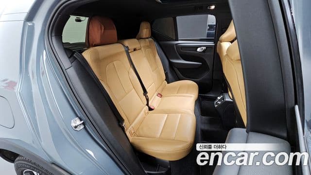 Volvo XC40 2020 — Şəkil 10/20