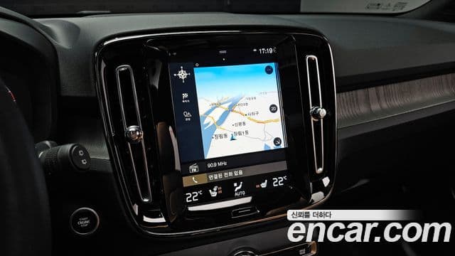 Volvo XC40 2020 — Şəkil 13/20