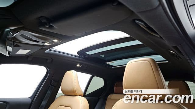 Volvo XC40 2020 — Şəkil 18/20