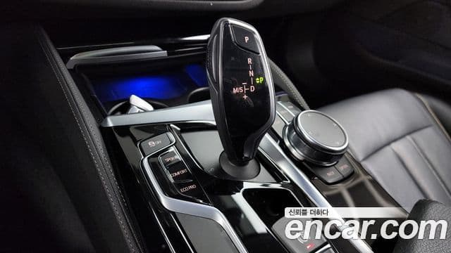BMW 5 Series 2018 — Şəkil 8/20
