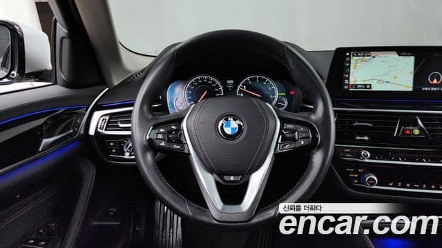 BMW 5 Series 2018 — Şəkil 13/20