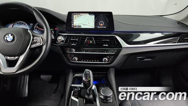BMW 5 Series 2018 — Şəkil 14/20