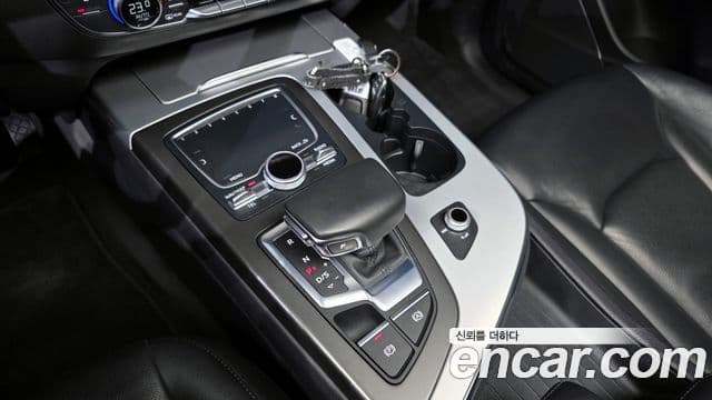 Audi Q7 2019 — Şəkil 9/20