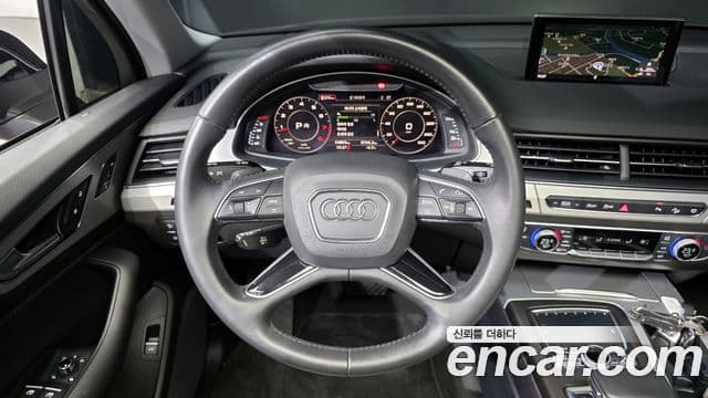 Audi Q7 2019 — Şəkil 13/20
