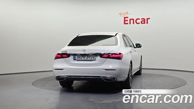 Mercedes-Benz E-Class 2021 — ფოტო 4/20