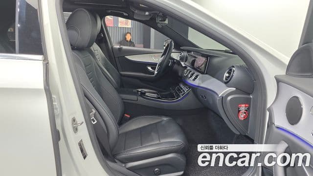 Mercedes-Benz E-Class 2021 — ფოტო 11/20