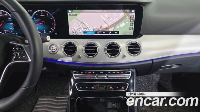 Mercedes-Benz E-Class 2021 — фото 14 из 20