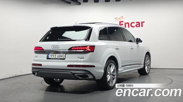 Audi Q7 2023 — ფოტო 2/20